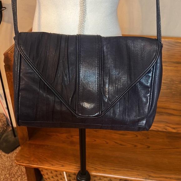 SERETA LEATHER DARK NAVY CROSSBODY BAG - Picture 2 of 6